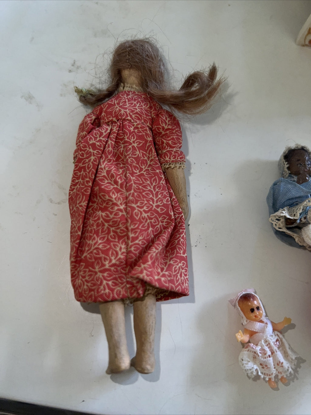 Small Lot of Random Dollhouse Dolls Miniature Bunny Baby and German Doll Set5