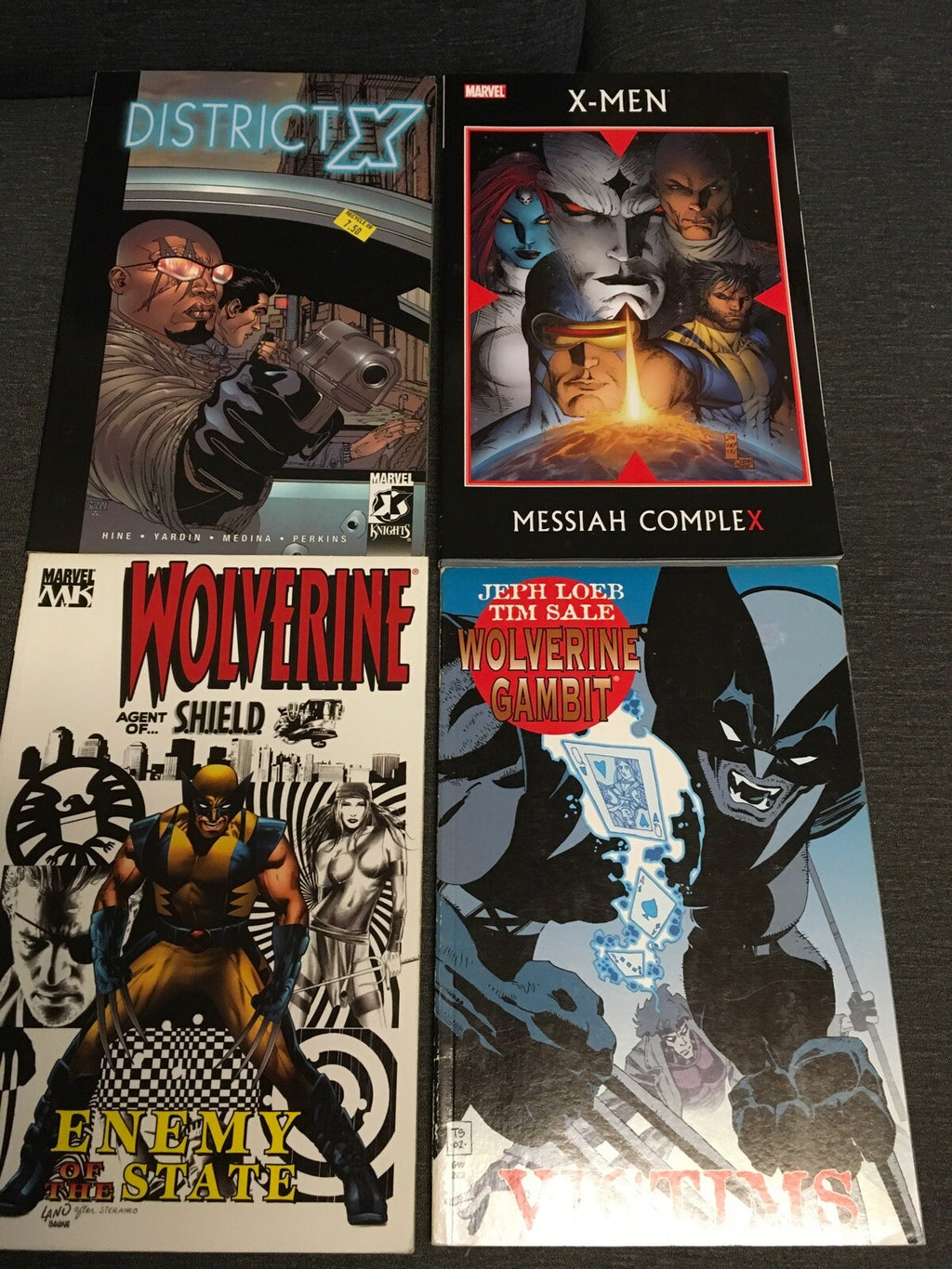 Lot of 4 Marvel Comic Books x-men;; District X;; Wolverine;; Marvel Knights0