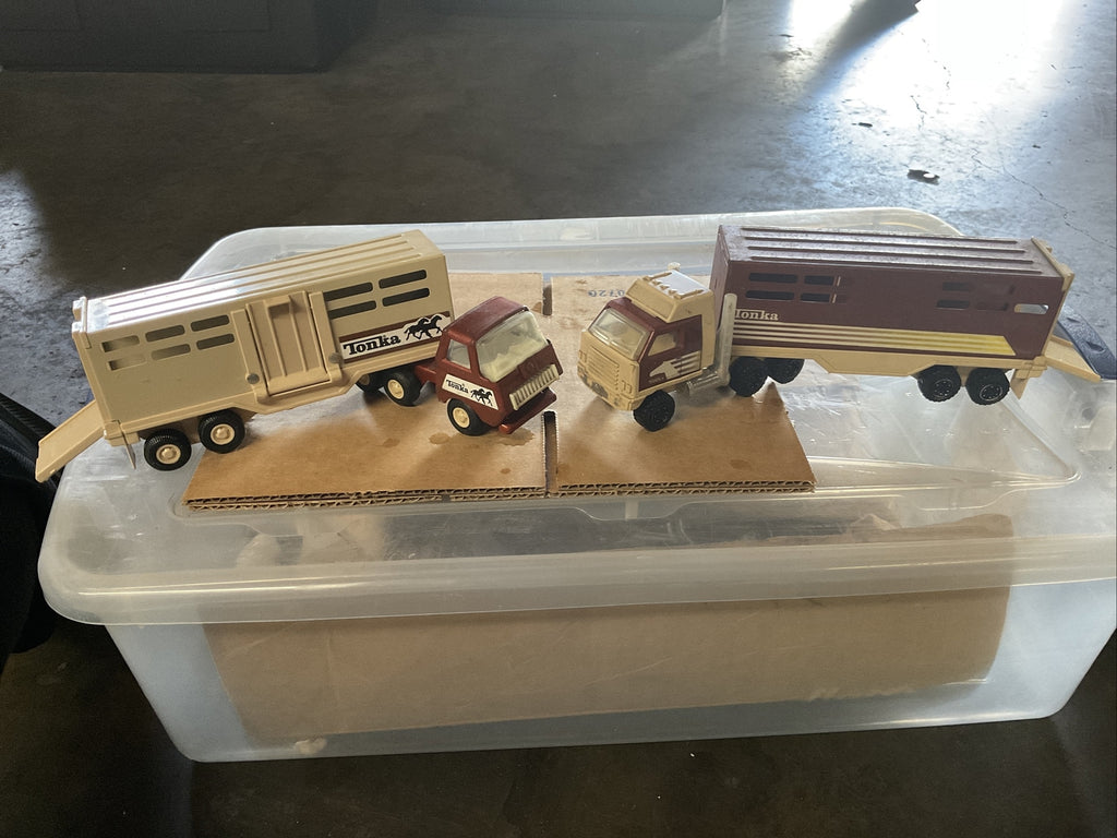 Vintage 70s Tonka Die-Cast Semi Truck Cab and Horse Trailer Lot6