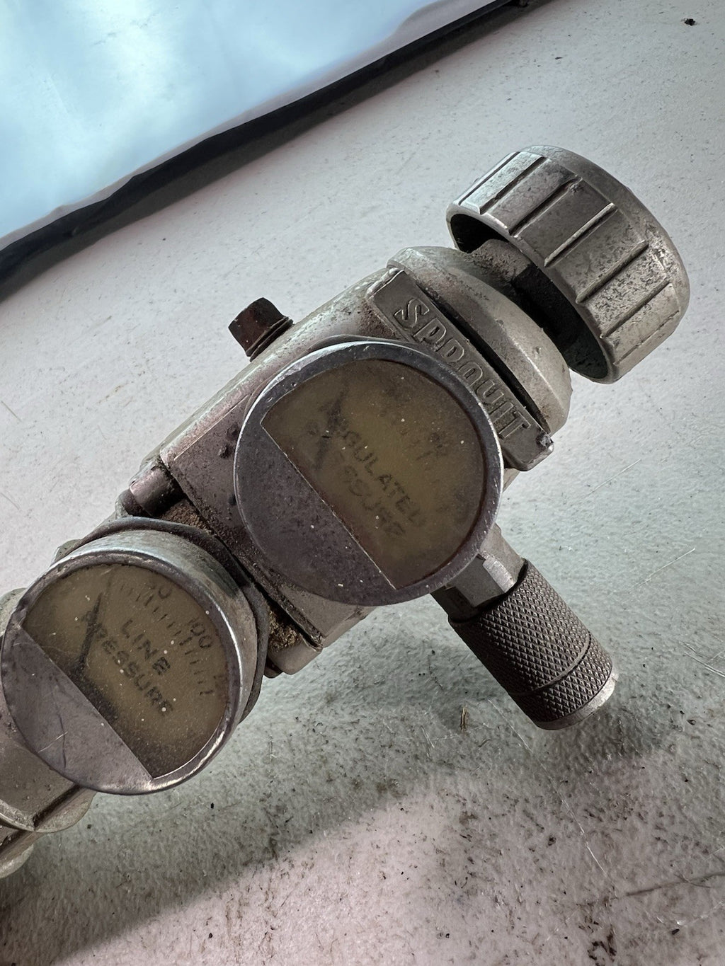 Vintage SprayIT Regulated Pressure Line Valve – Dual Gauge1