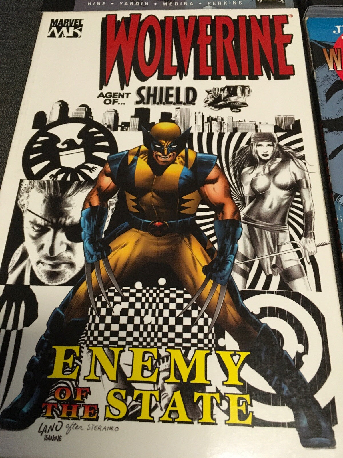 Lot of 4 Marvel Comic Books x-men;; District X;; Wolverine;; Marvel Knights2