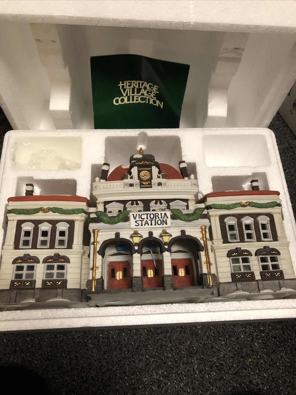 VICTORIA STATION #55743 NIB DEPT 56 RETIRED DICKENS VILLAGE 2