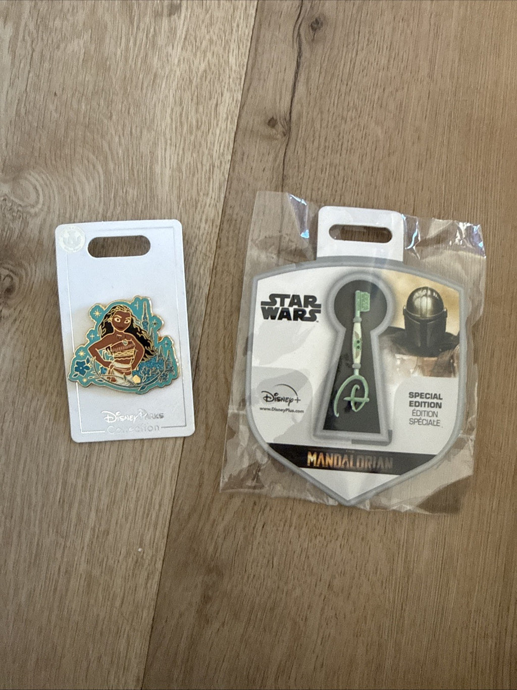 Disney Pins Lot: Moana Princess Glitter Castle & Star Wars Mandalorian Key Pin0