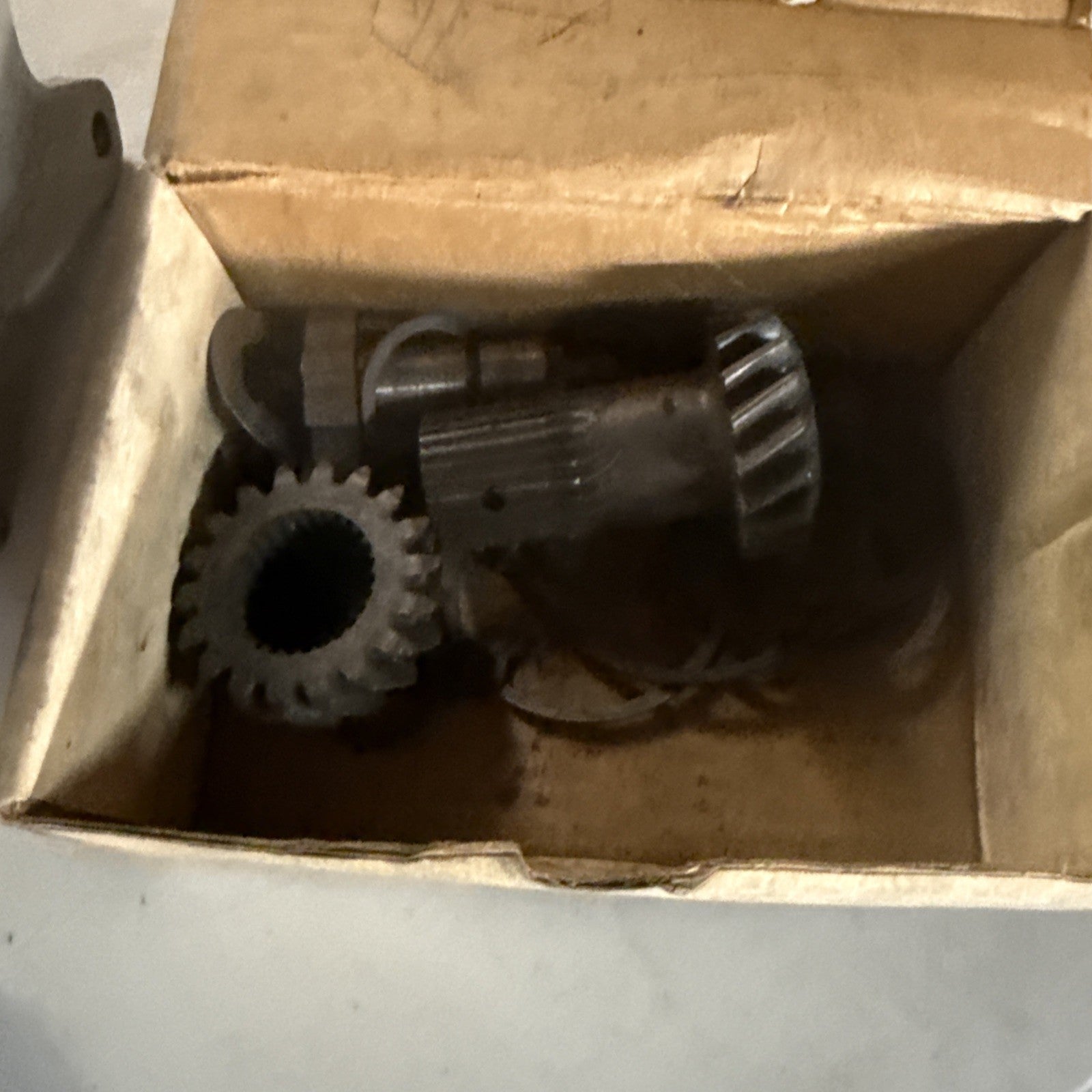 1963/65 Munice M-20 Cast 3851325 Transmission Parts OEM GM8