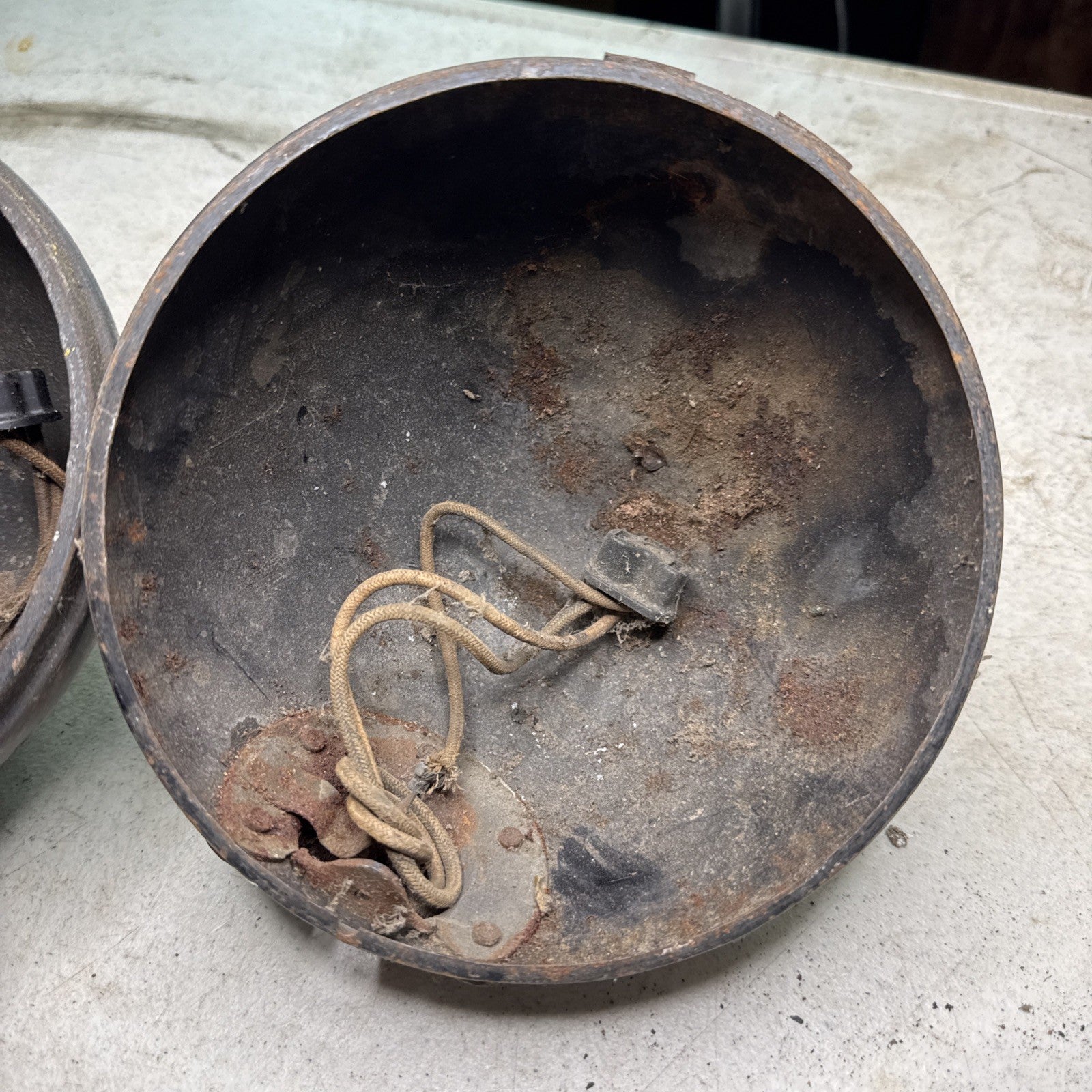 Old Vintage Sealed Beam Headlight Housing Only  Rat Rod Sprint Car Scta2