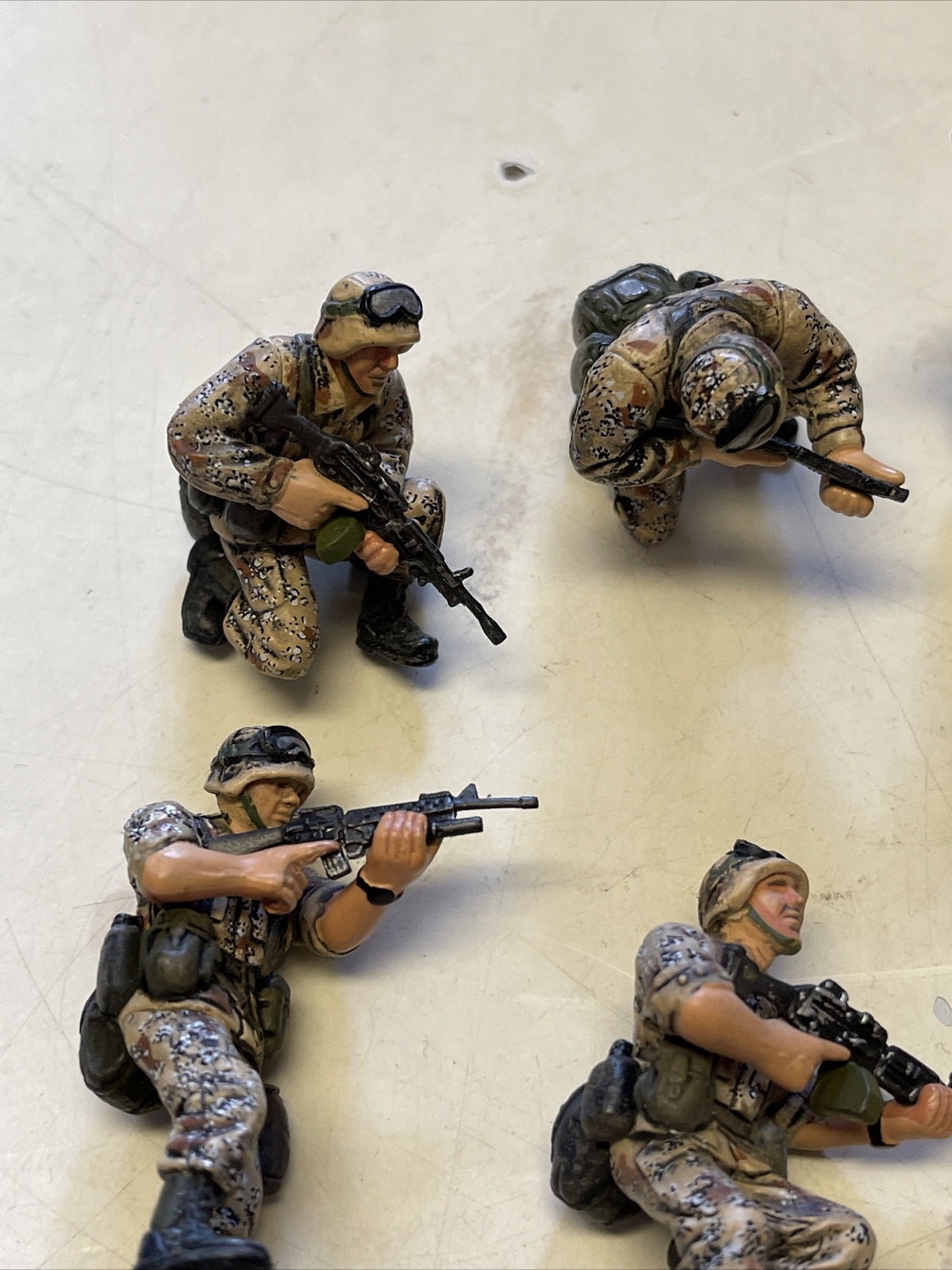 14 UNIMAX  ACTION FIGURES -  MILITARY SOLDIERS - 1:322