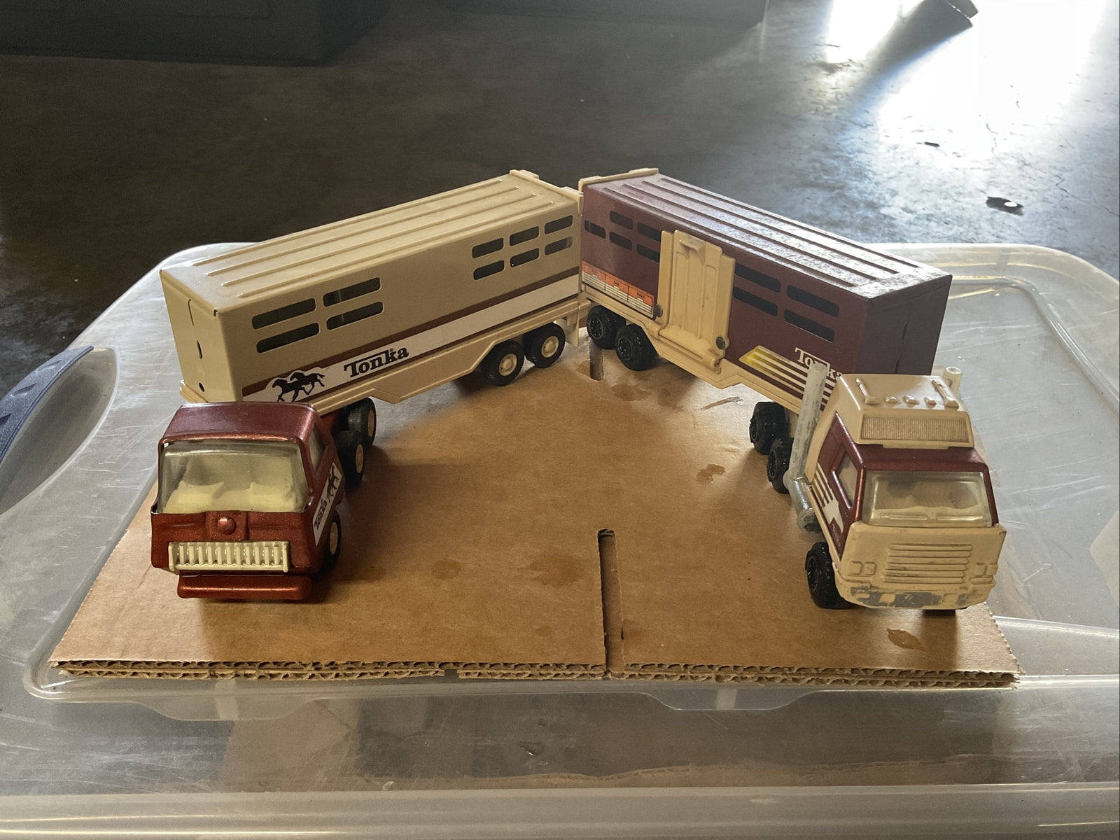Vintage 70s Tonka Die-Cast Semi Truck Cab and Horse Trailer Lot0