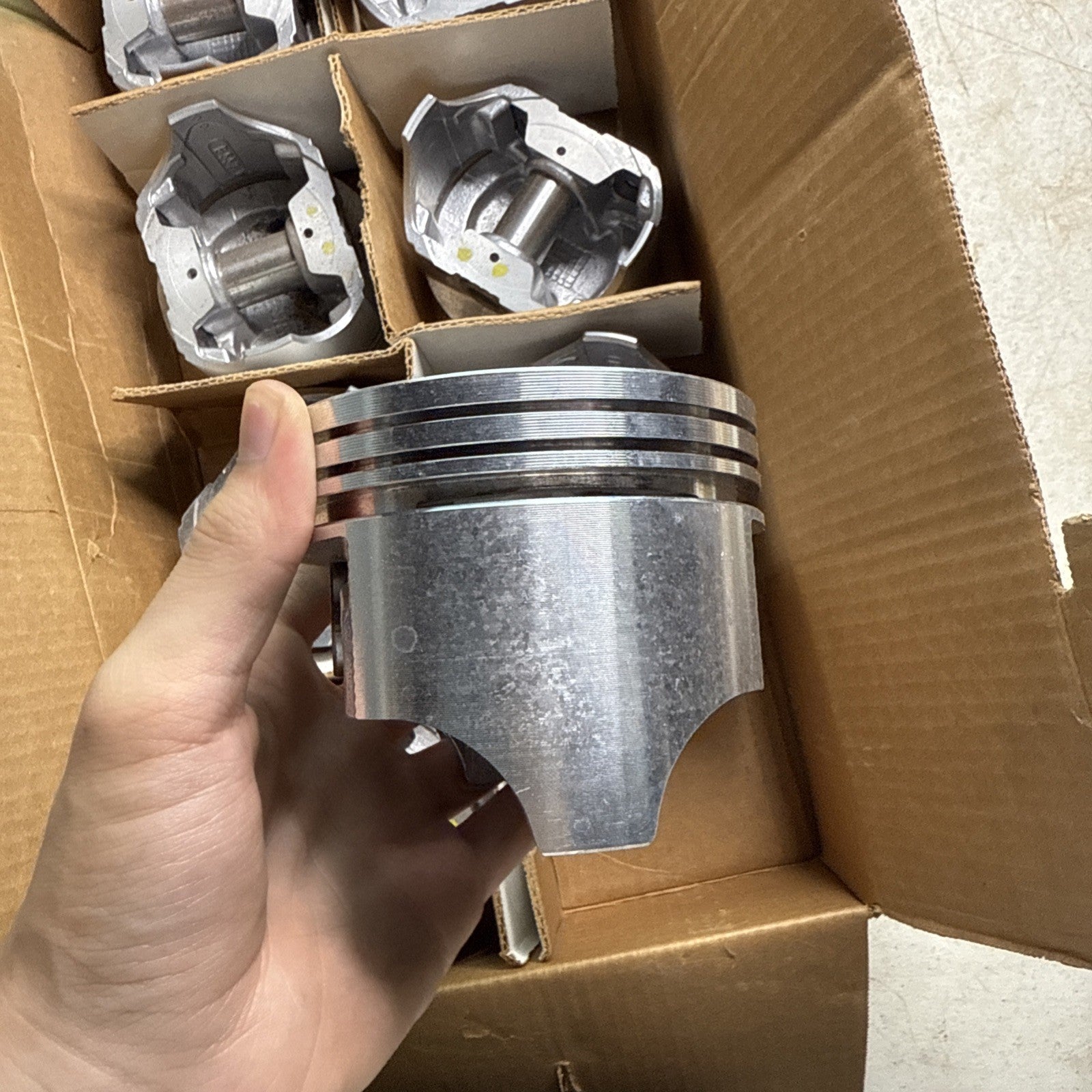 Set Of 8 Badger Pistons AP557-020, Min Bore 4.020 NOS3