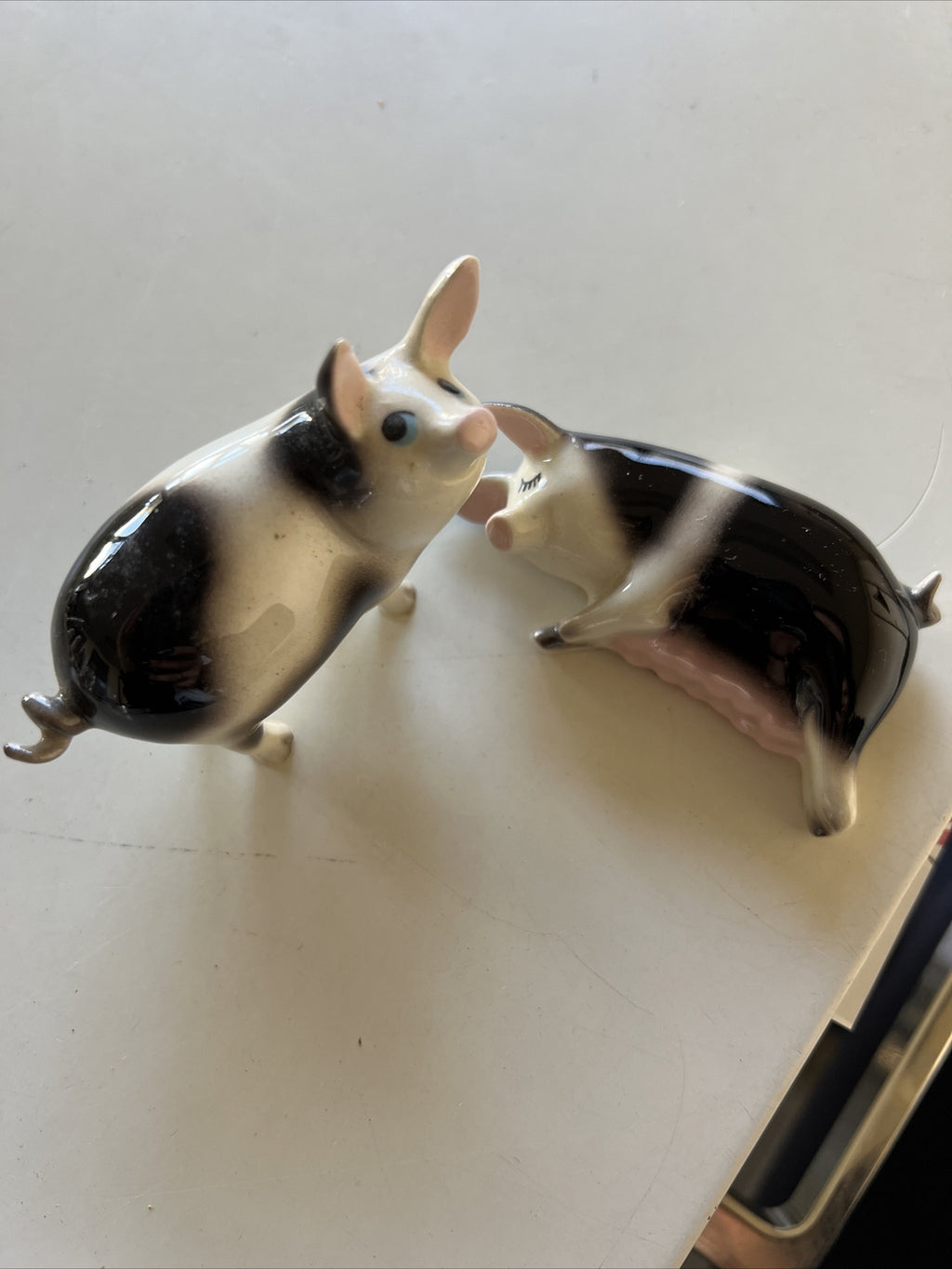 Vintage Pair of Small Pig Figurines Porcelain1
