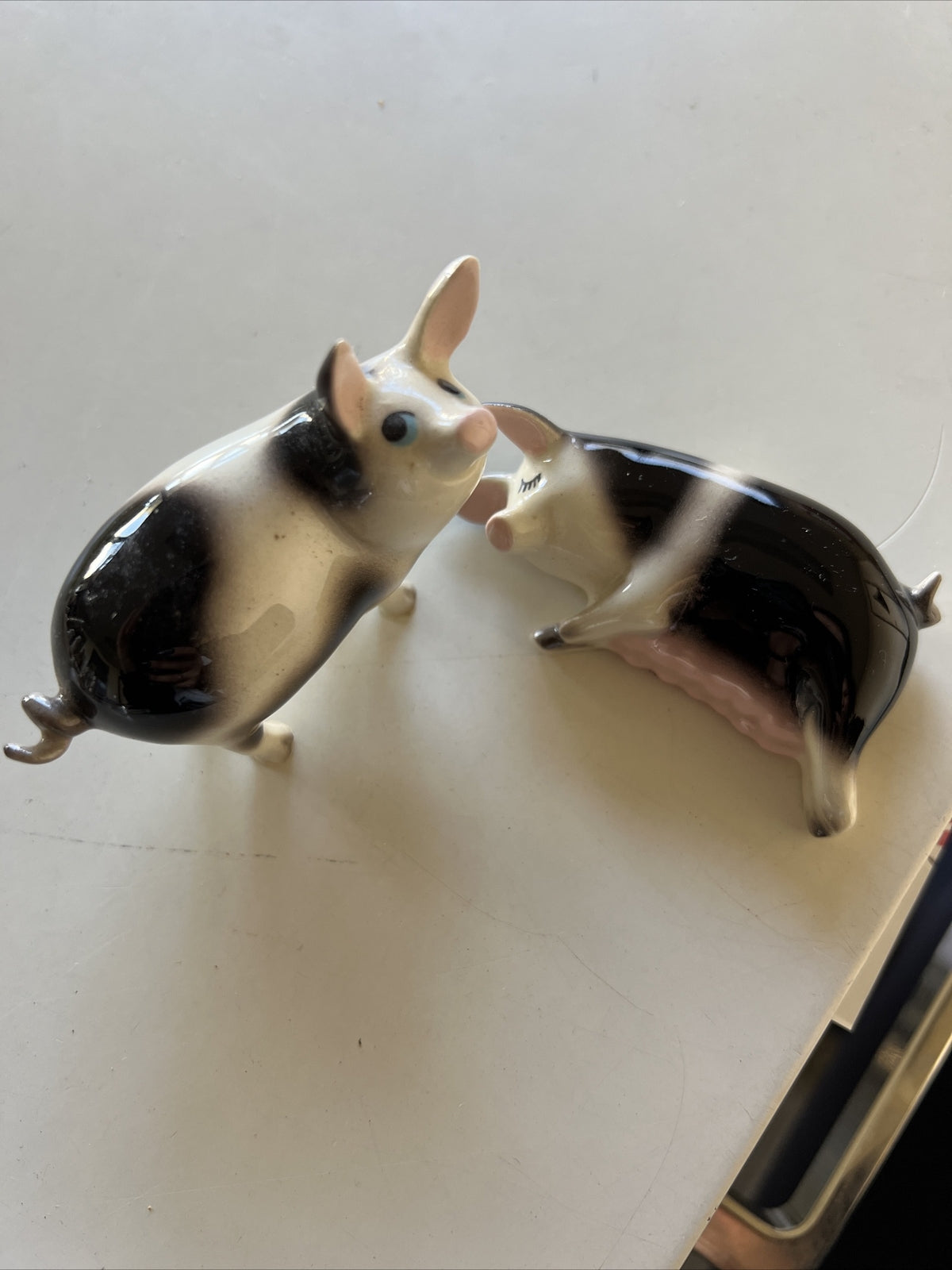 Vintage Pair of Small Pig Figurines Porcelain1
