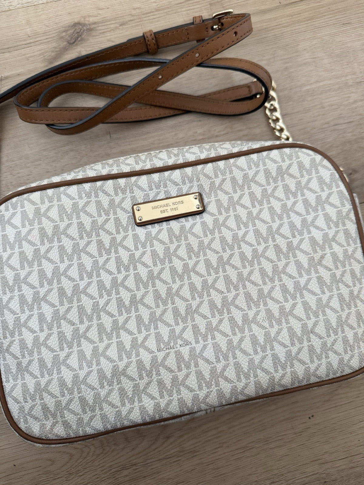Michael Kors Jet Set Item Large Crossbody Vanilla/Acrn1