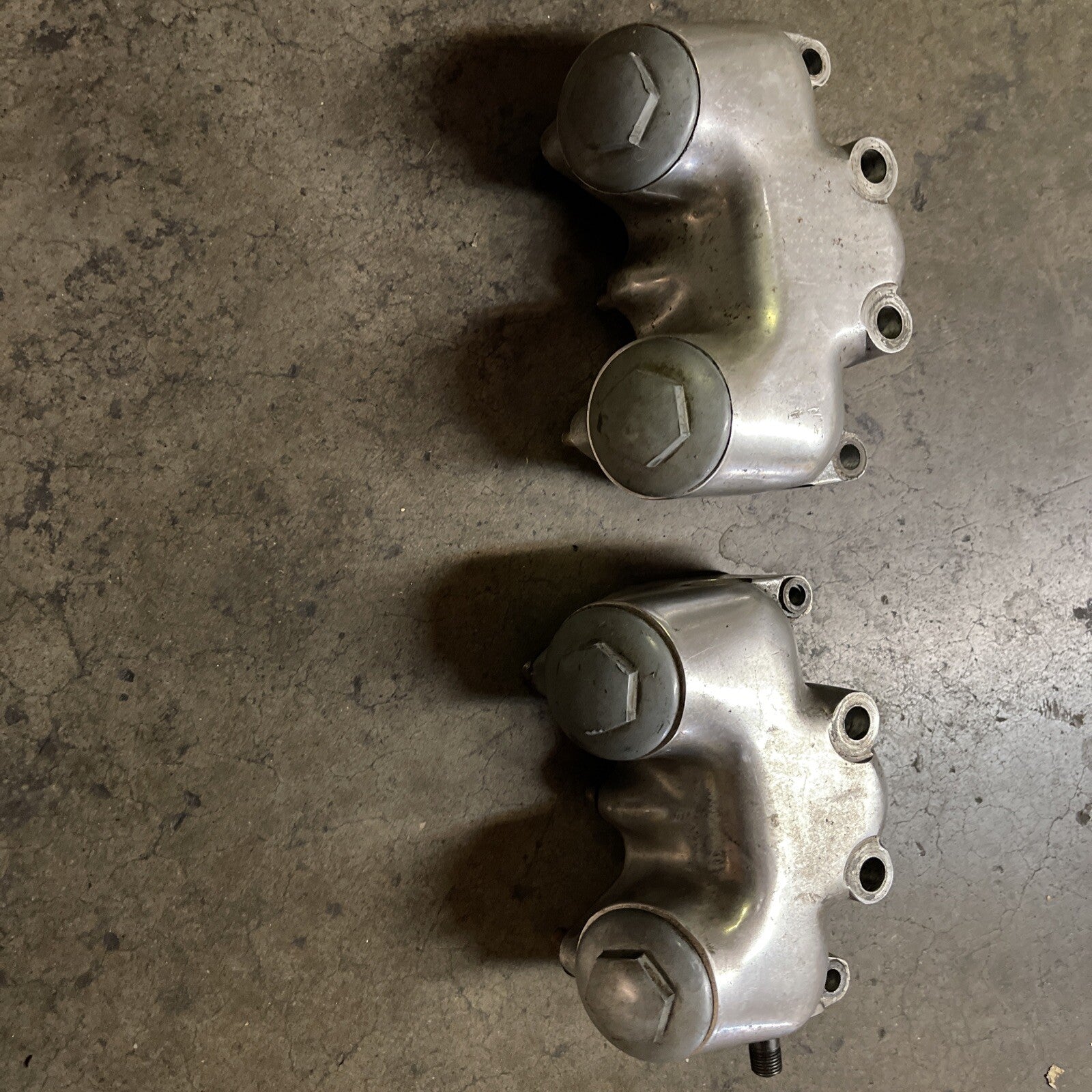 1959 Triumph T120 Bonneville Cylinder Head rockerbox lot of 2 for parts0
