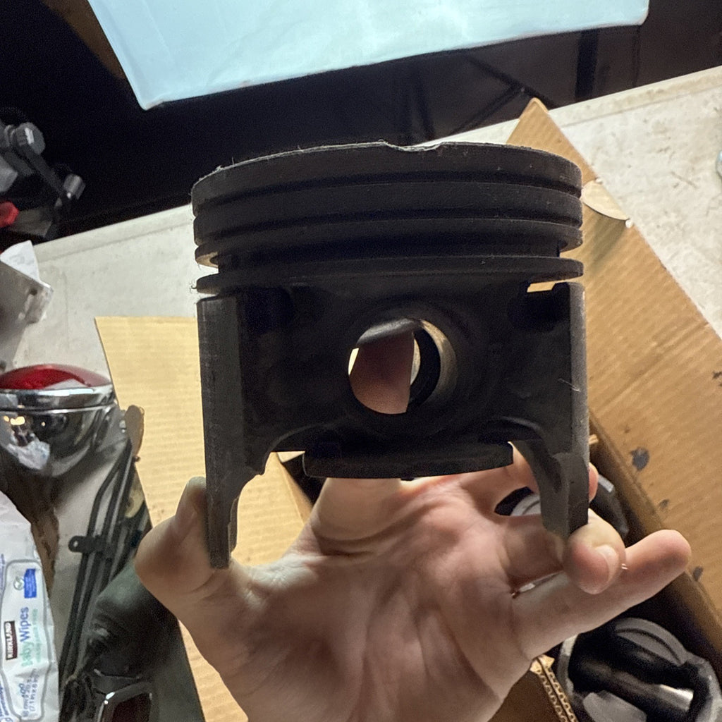 Set of 8 Badger Pistons .040 Over Chevy 283 V8 Cast Set – Vintage 1981 Used2