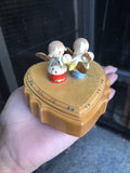 VINTAGE MINIATURE WOOD TRINKET BOX HEART SHAPED ANGELS PLAYING INSTRUMENTS0