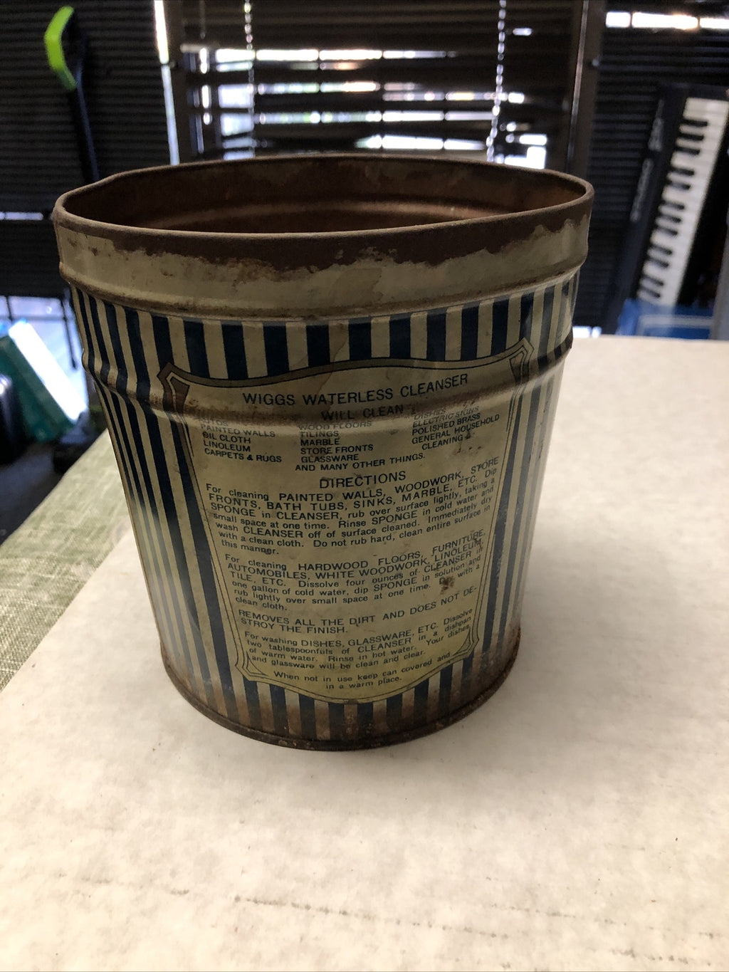 Antique Wiggs Waterless Cleanser Tin EMPTY Wiggins Chemical Cincinnati OH2