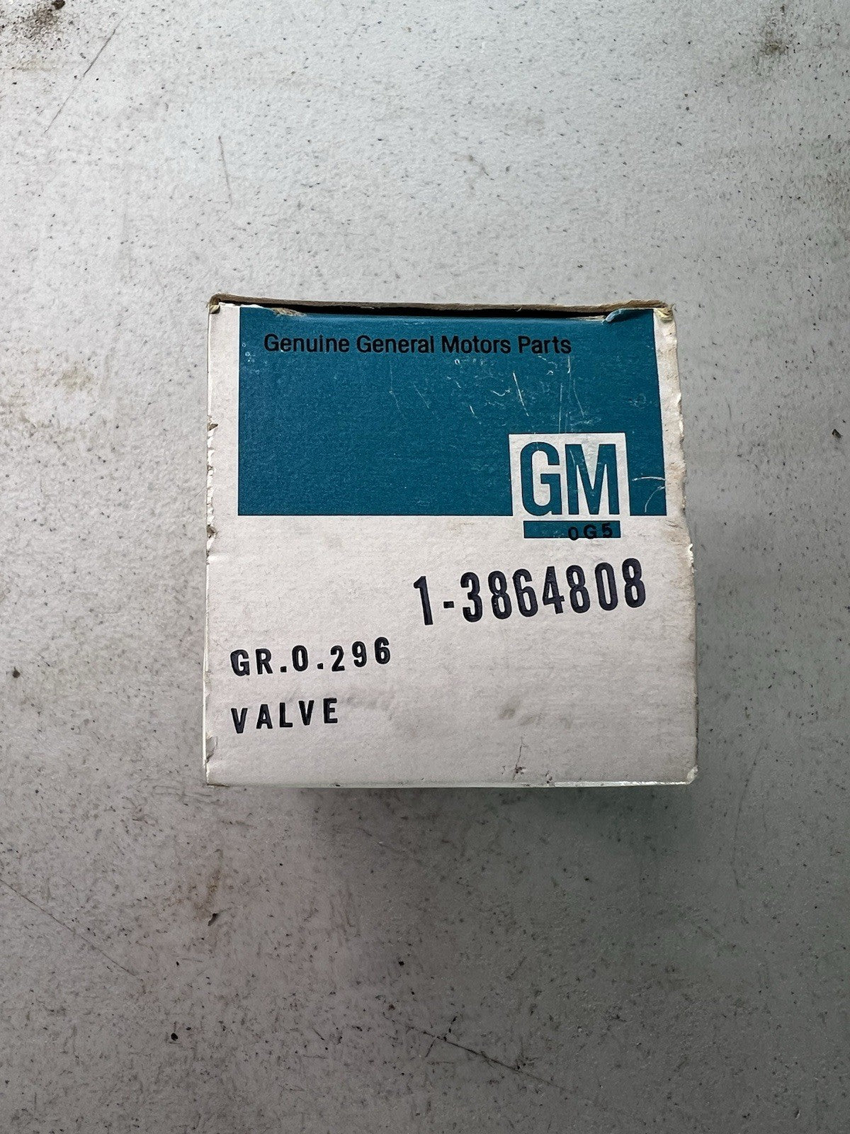 1963-1984 Chevrolet Pickup Panel Suburban NOS 327 intake valve 1-38648080