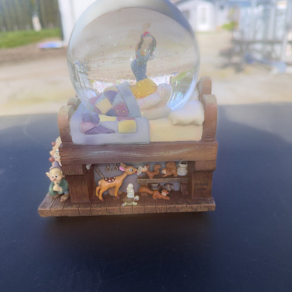 Disney Snow White The Seven Dwarfs Waking Up Snow Globe Light Up 13