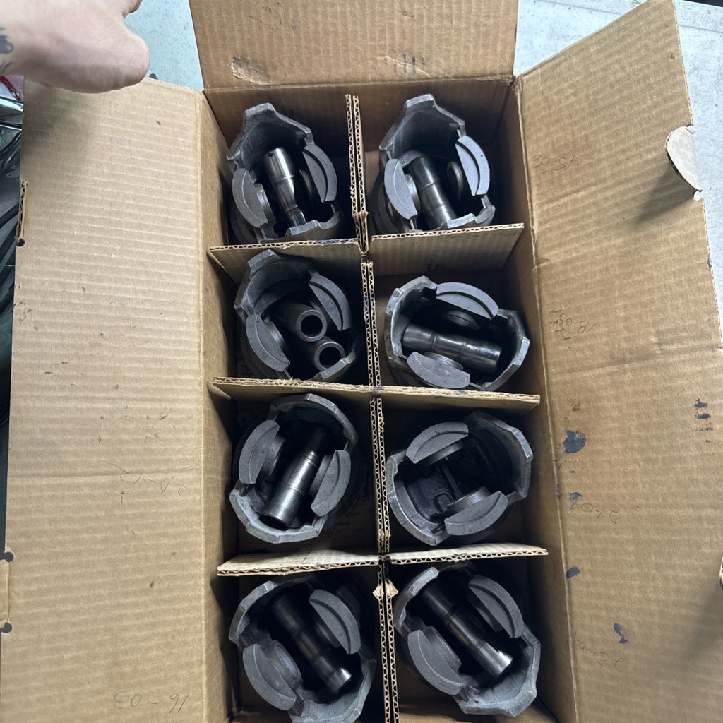 Set of 8 Badger Pistons .040 Over Chevy 283 V8 Cast Set – Vintage 1981 Used1