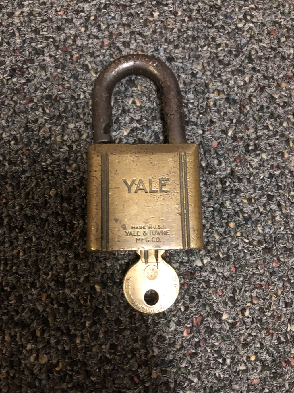 Vintage YALE key lock, Ordnance, with key1