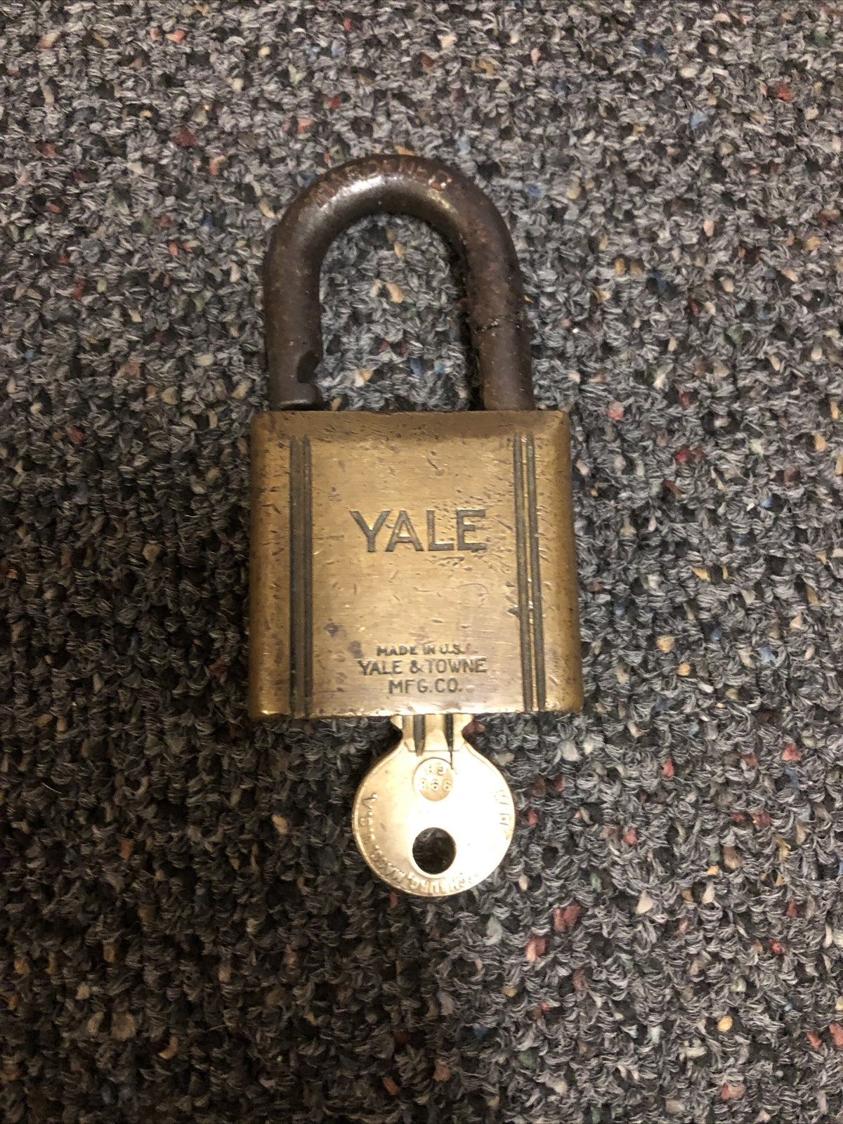 Vintage YALE key lock, Ordnance, with key1