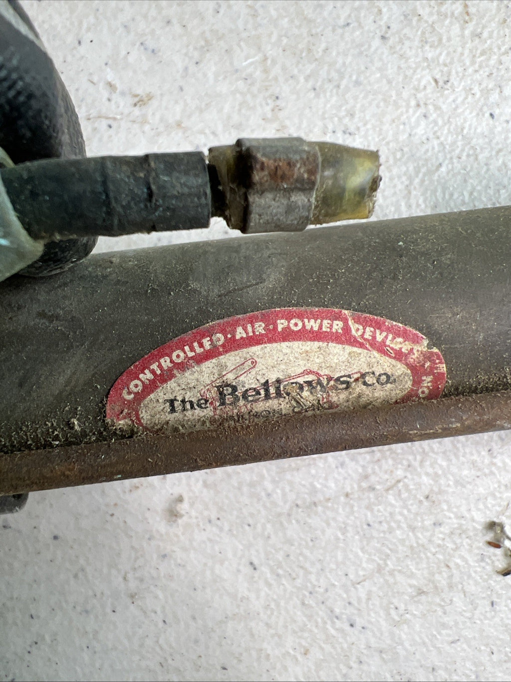 Bellows-Valvair Controlled Air Power Device1