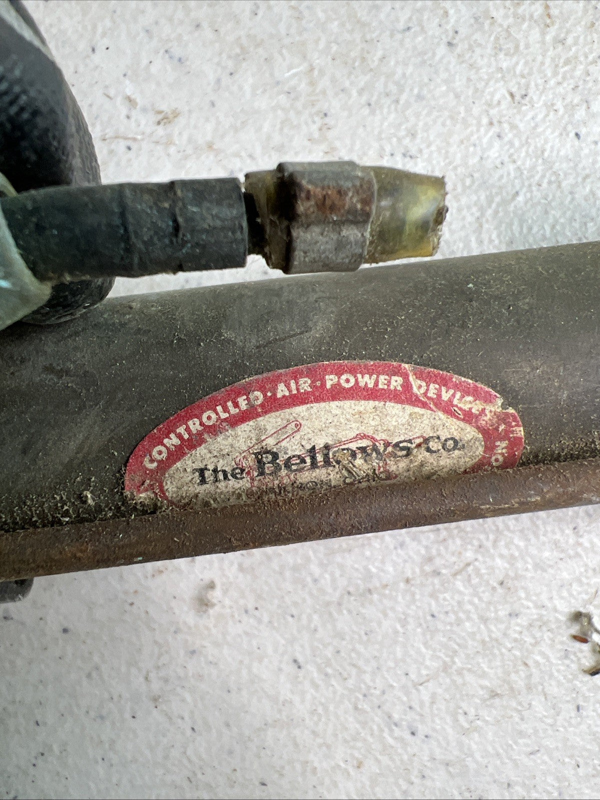 Bellows-Valvair Controlled Air Power Device1