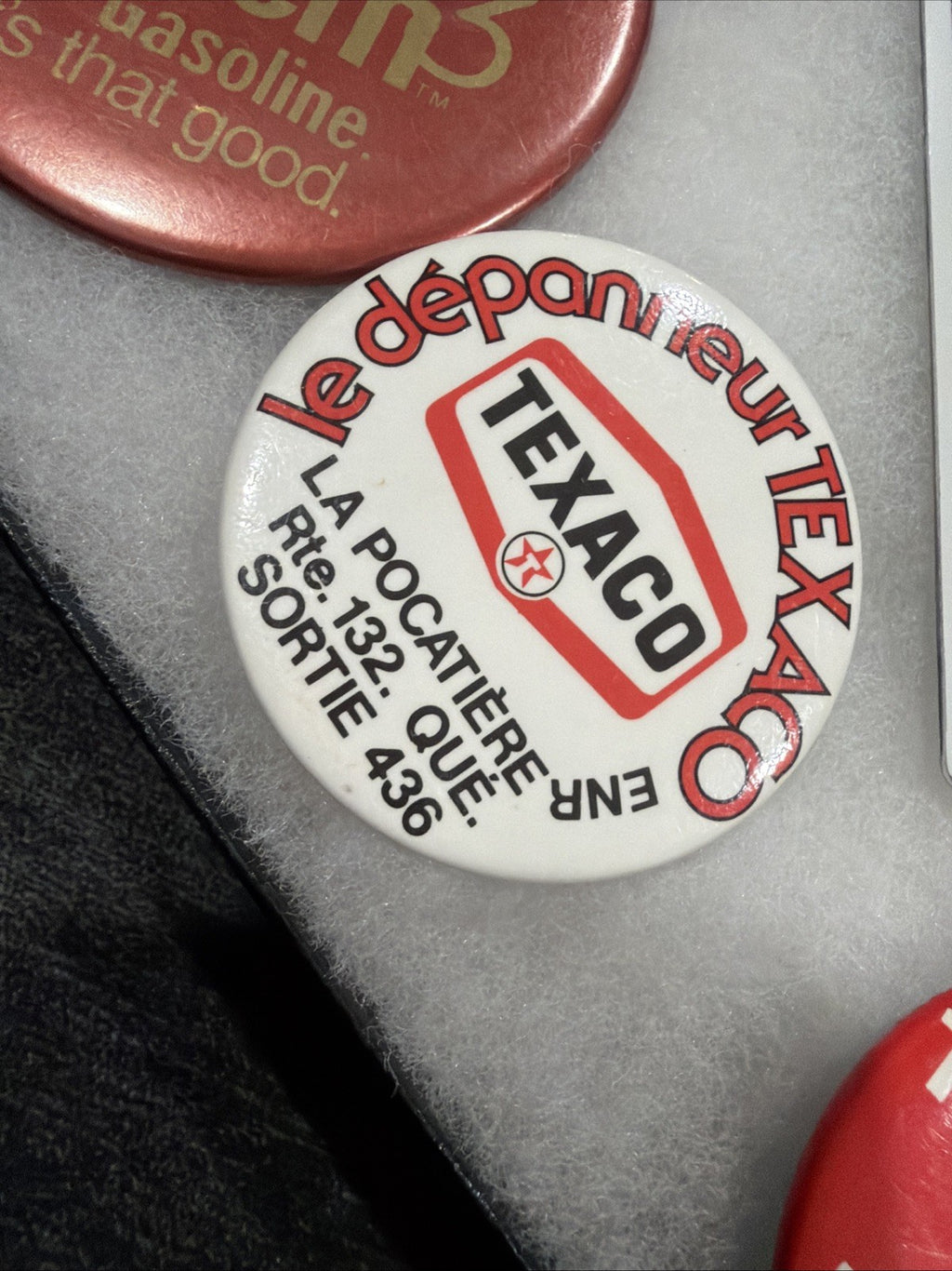 Vintage Texaco Memorabilia Display Sign Lot Pins Pin Back9
