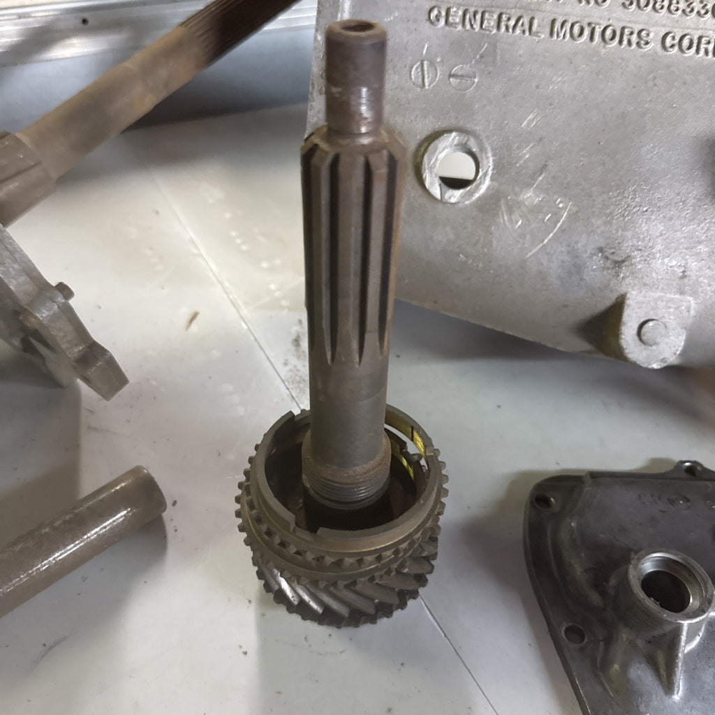 1963/65 Munice M-20 Cast 3851325 Transmission Parts OEM GM4