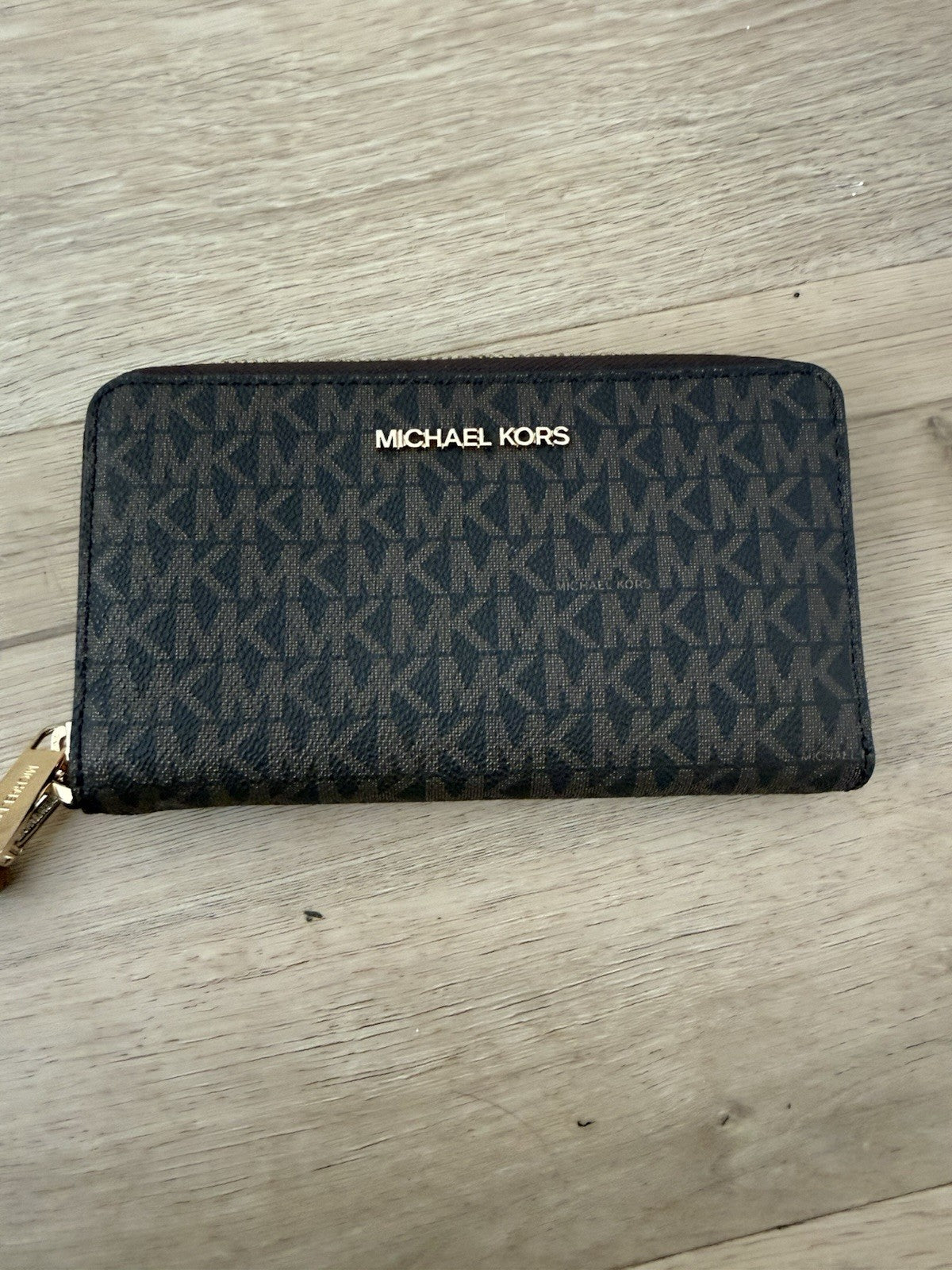 Michael Kors Jet Set Travel Large Wallet Phone Case Logo Black1