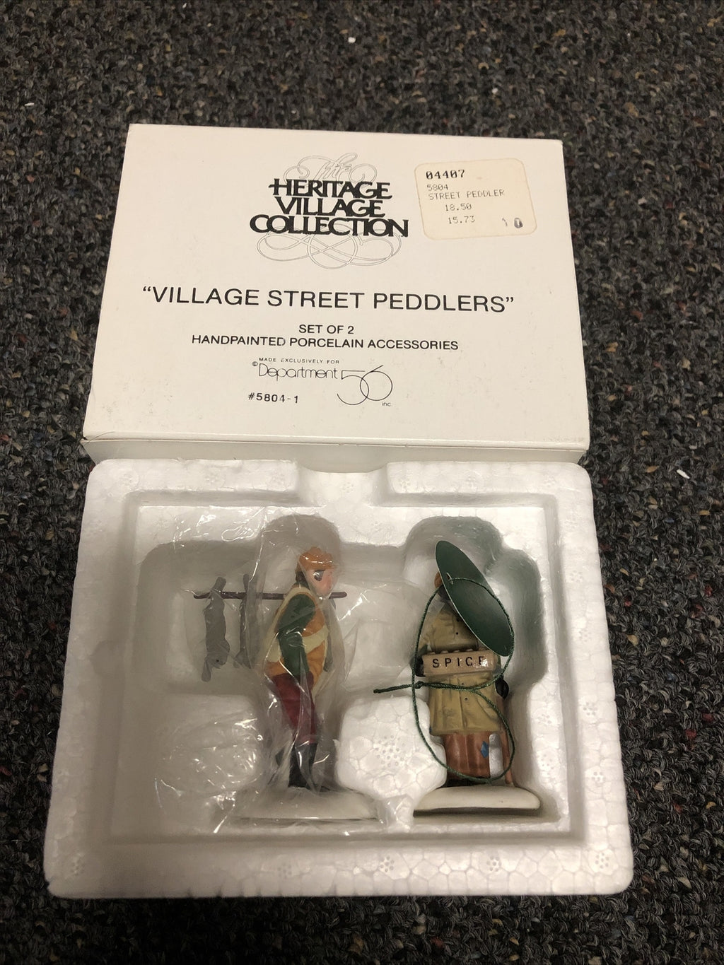 Department 56 Dickens' Heritage- Village Street Peddlers #5804-10