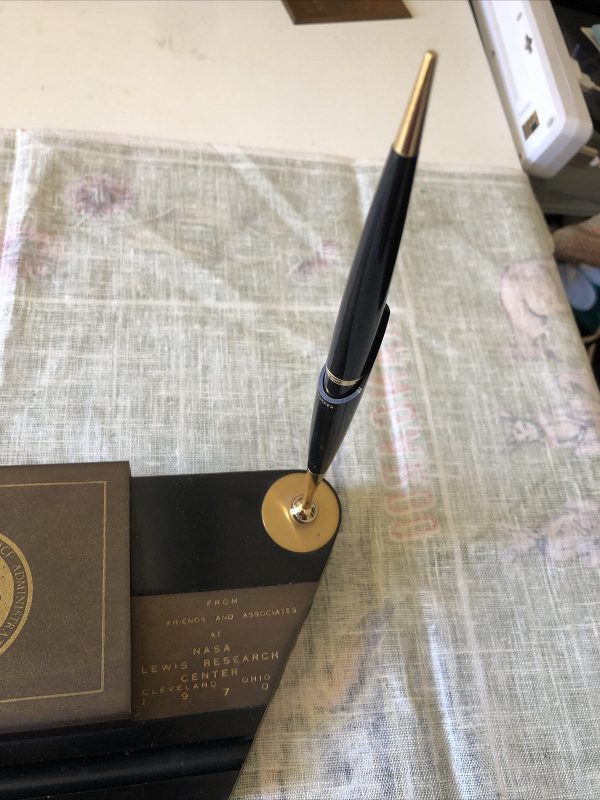Vintage 1970 NASA Desktop Fountain Parker Pen Display Lewis Research Center Ohio5