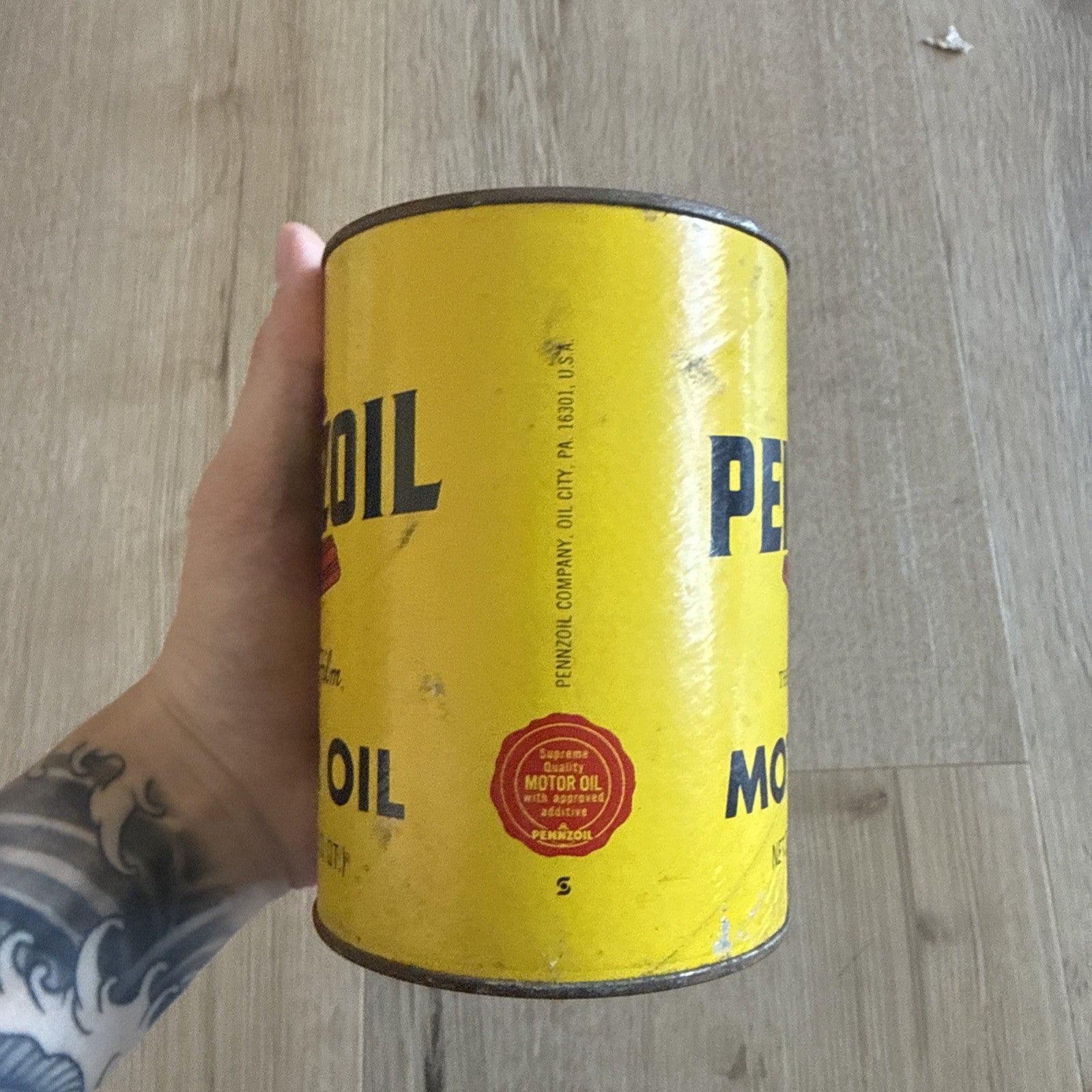 Vintage Pennzoil Full Quart Metal Full Bell Motor Oil Can -Tough Film SAE 303
