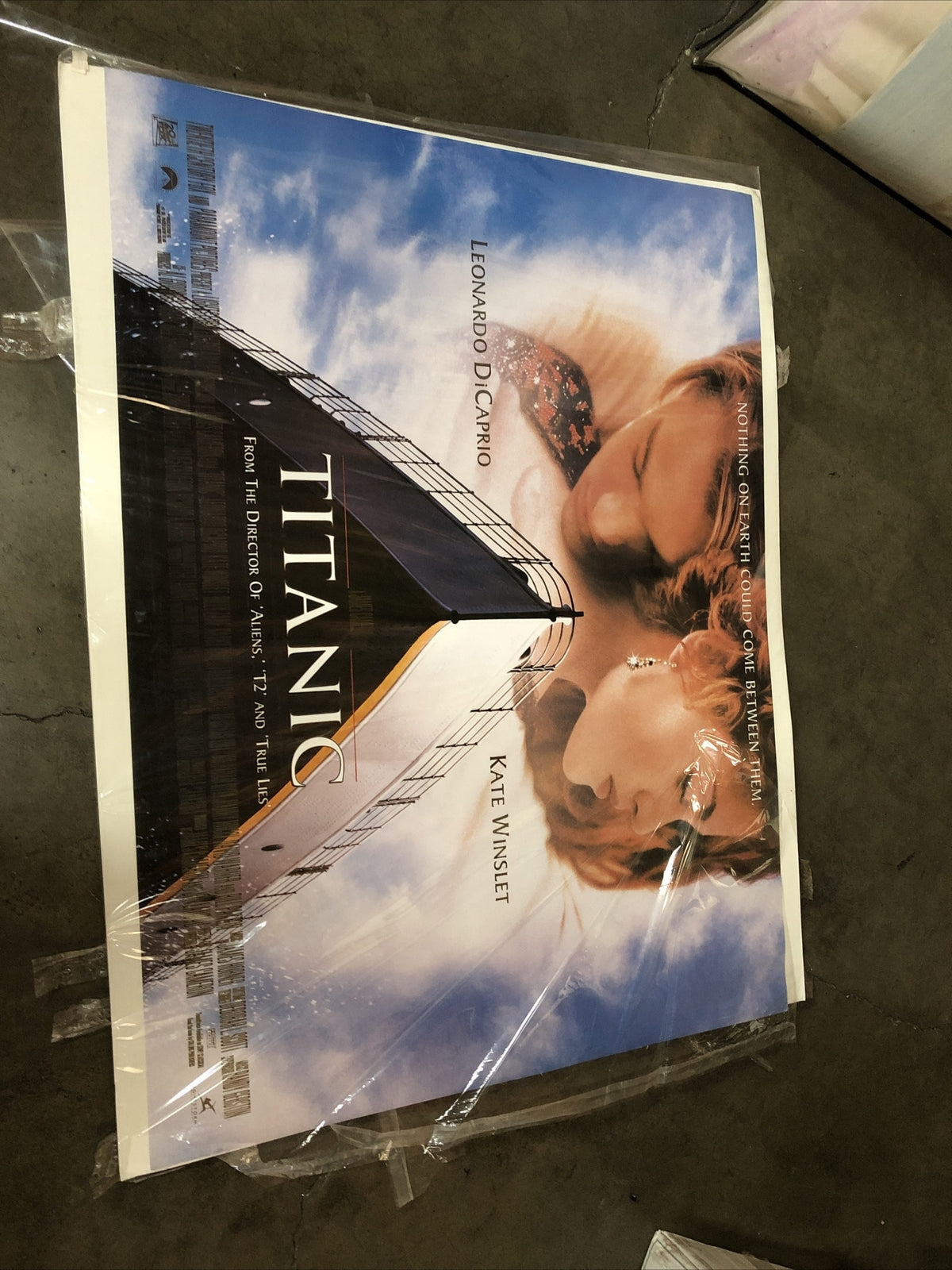 TITANIC 1997 MOVIE POSTER LEONARDO DICAPRIO KATE WINSLET 40”x30”0
