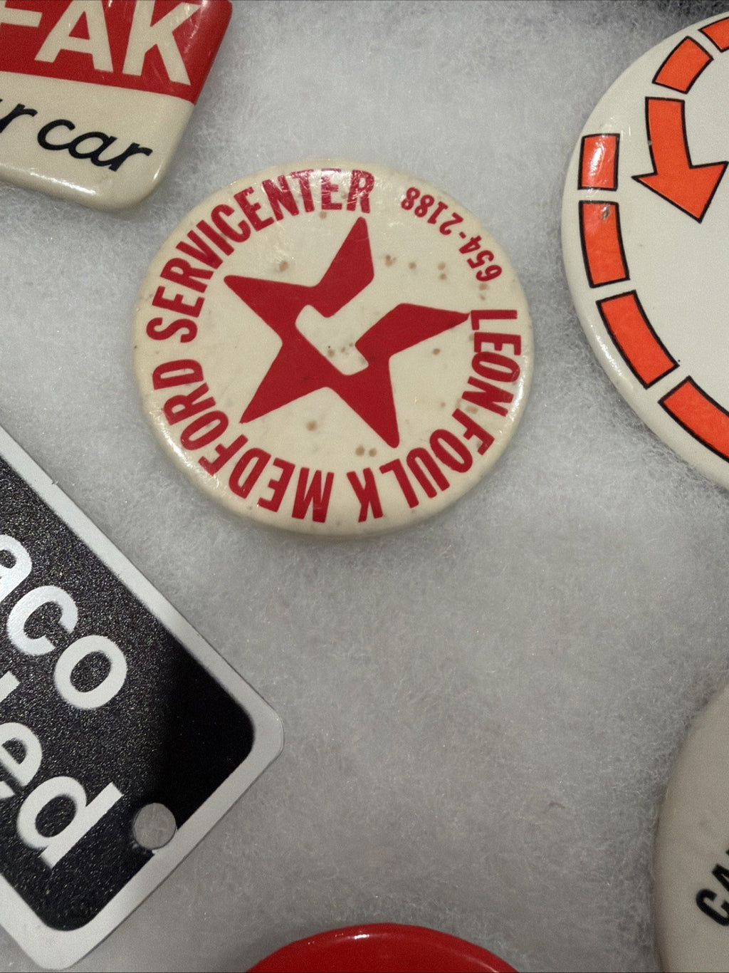 Vintage Texaco Memorabilia Display Sign Lot Pins Pin Back5
