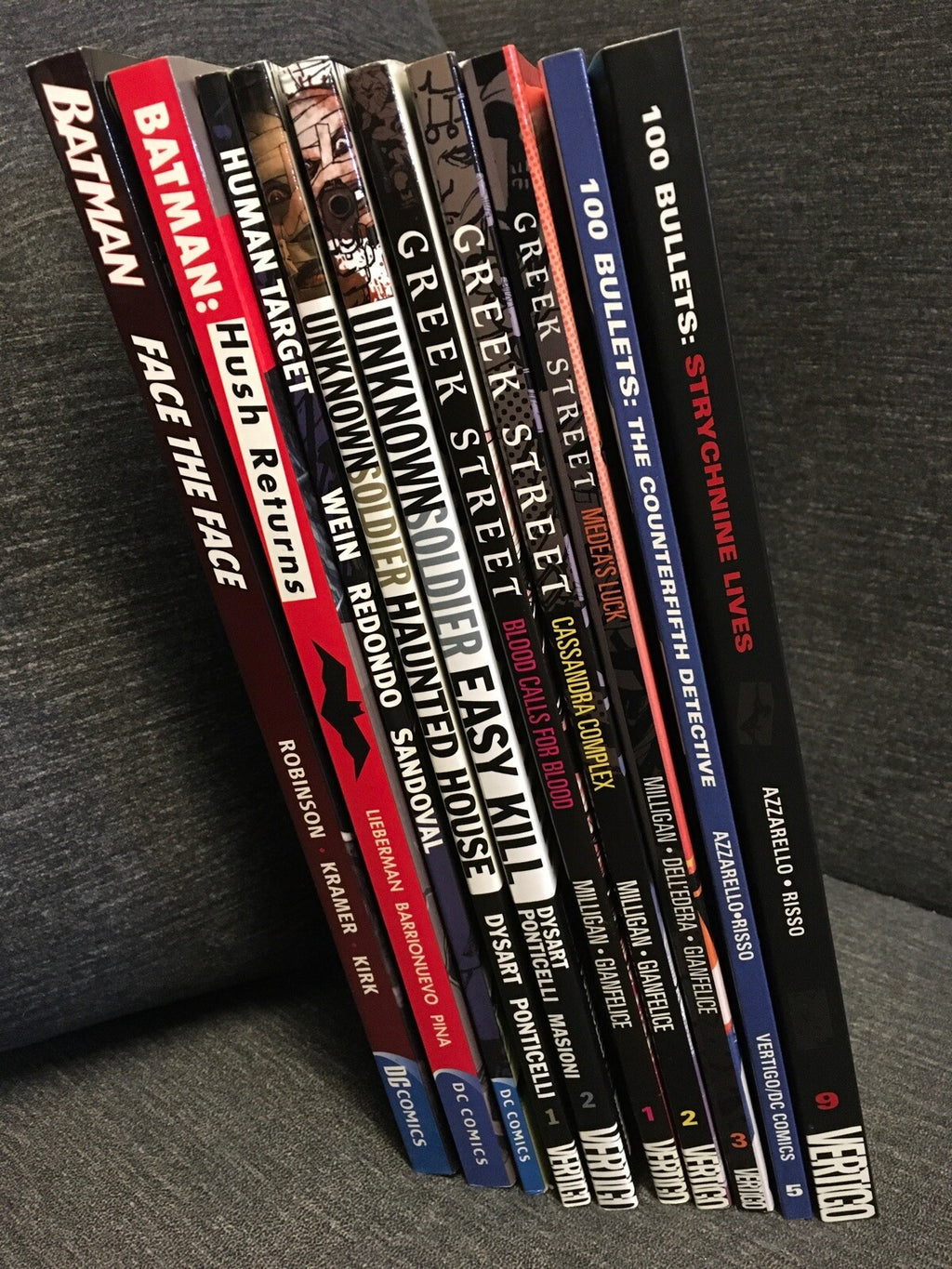 Lot of 10 DC & VERTIGO COMICS 100 Bullets; Human Target; Unknown Soldier; Batman0