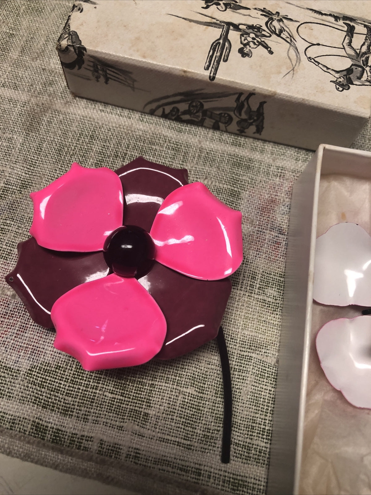 VINTAGE 1940’s FLOWER PIN BROOCH SET OF 24