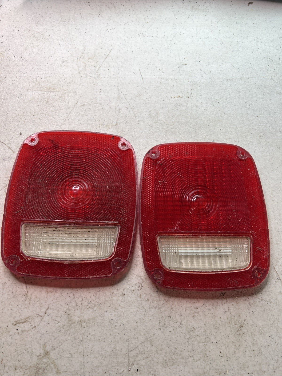 Pair of Vintage Grote 9130 Tail Light Lenses – Red/Clear3