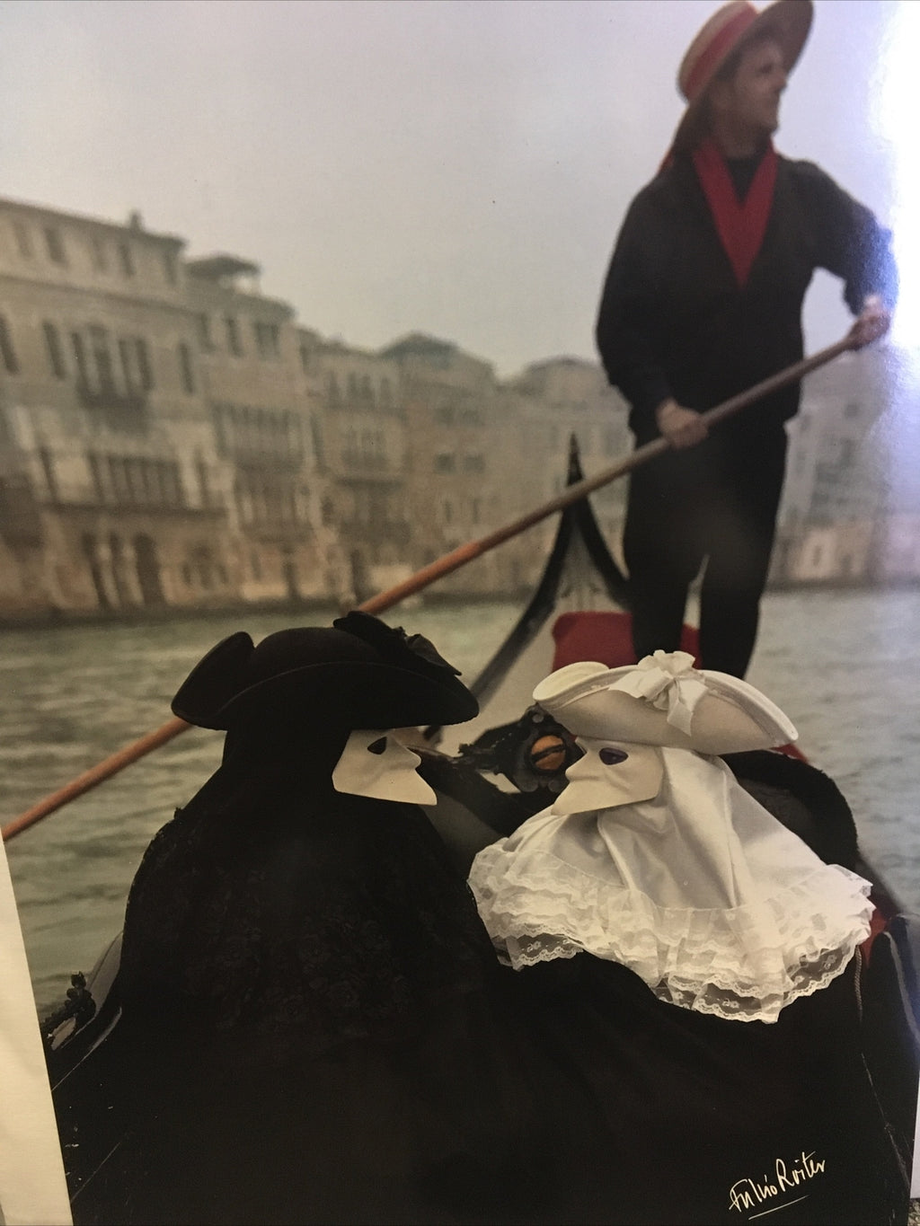 Classic Fulvio Roiter Photograph of Couple in venezia maschere di carnevale3