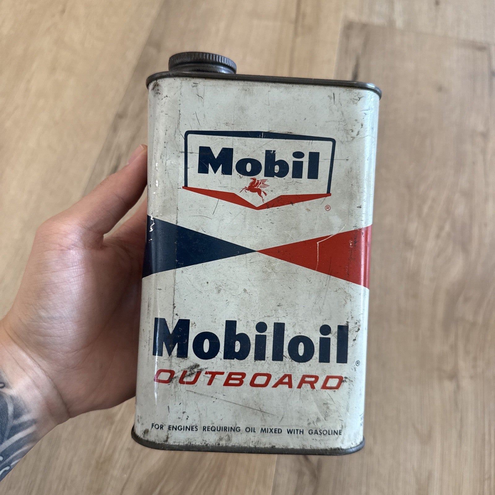 Vintage 1950s Mobil Mobiloil Outboard Motor Oil 1 Quart Can - Empty1