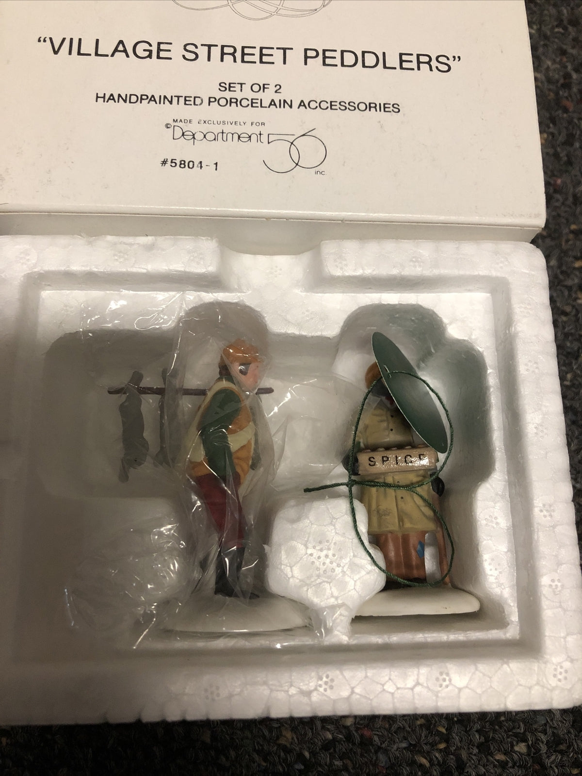 Department 56 Dickens' Heritage- Village Street Peddlers #5804-11