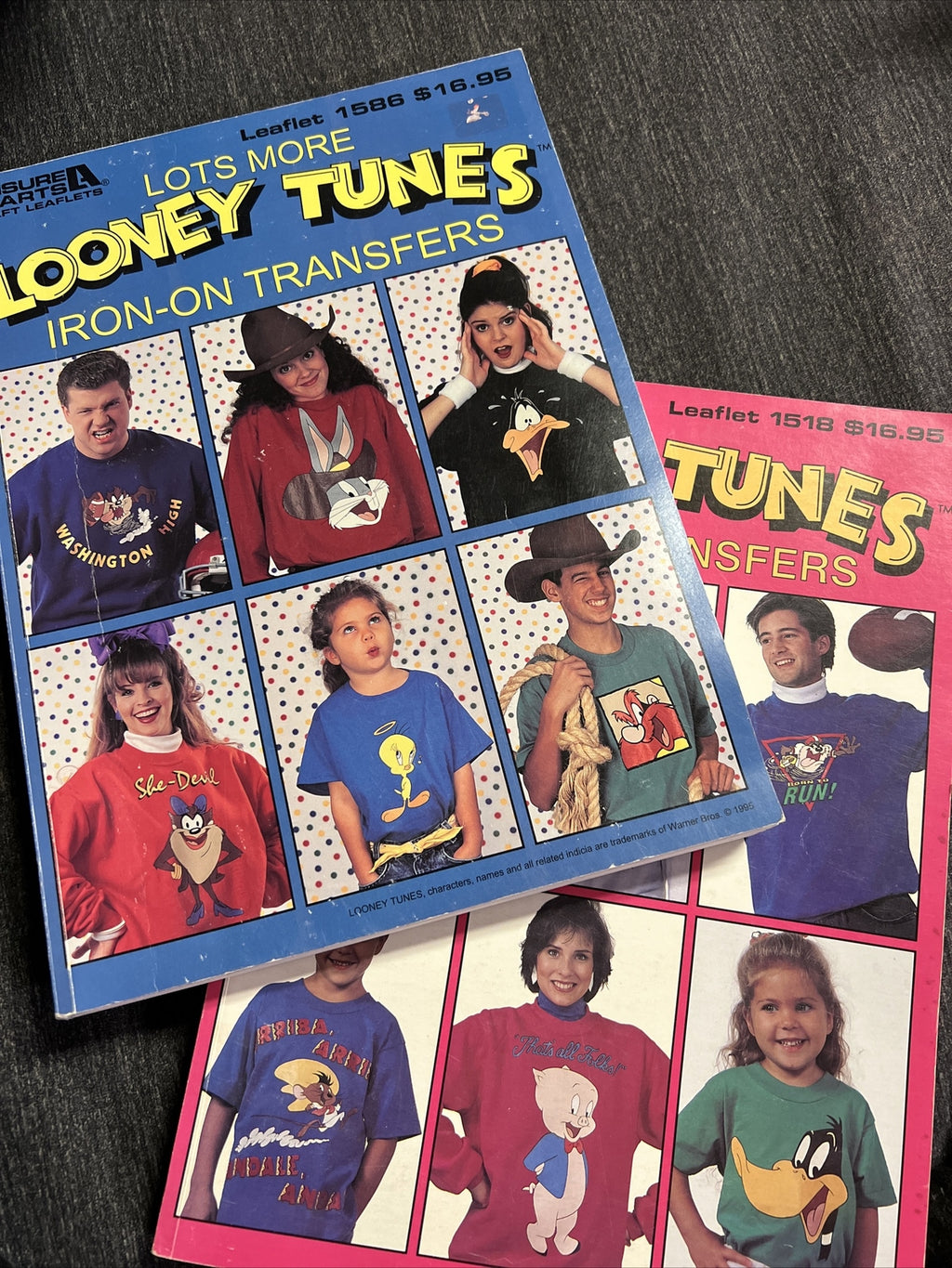2 Vintage LOONEY TUNES Iron On Transfers BOOK Leisure Arts Cartoons 1993 19950