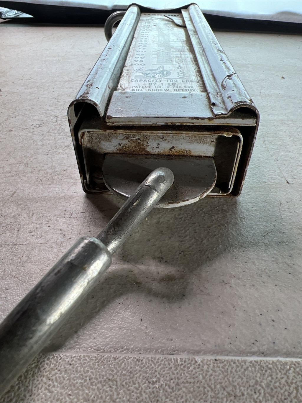Vintage Hanson Hanging Scale – Model No. 8910 “The Viking” – 100 lb Capacity1