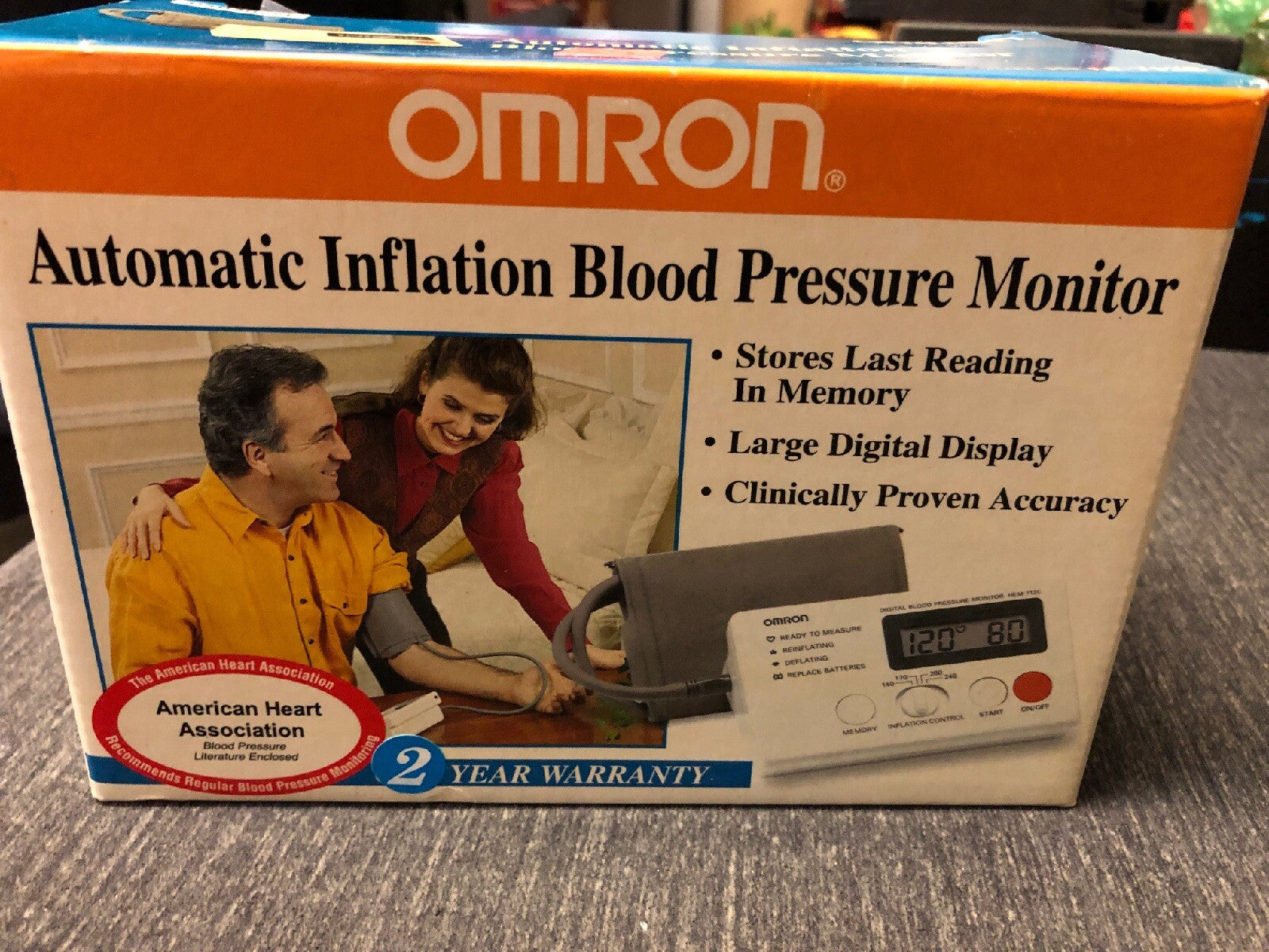Omron HEM-712C Automatic Inflation Blood Pressure Monitor0
