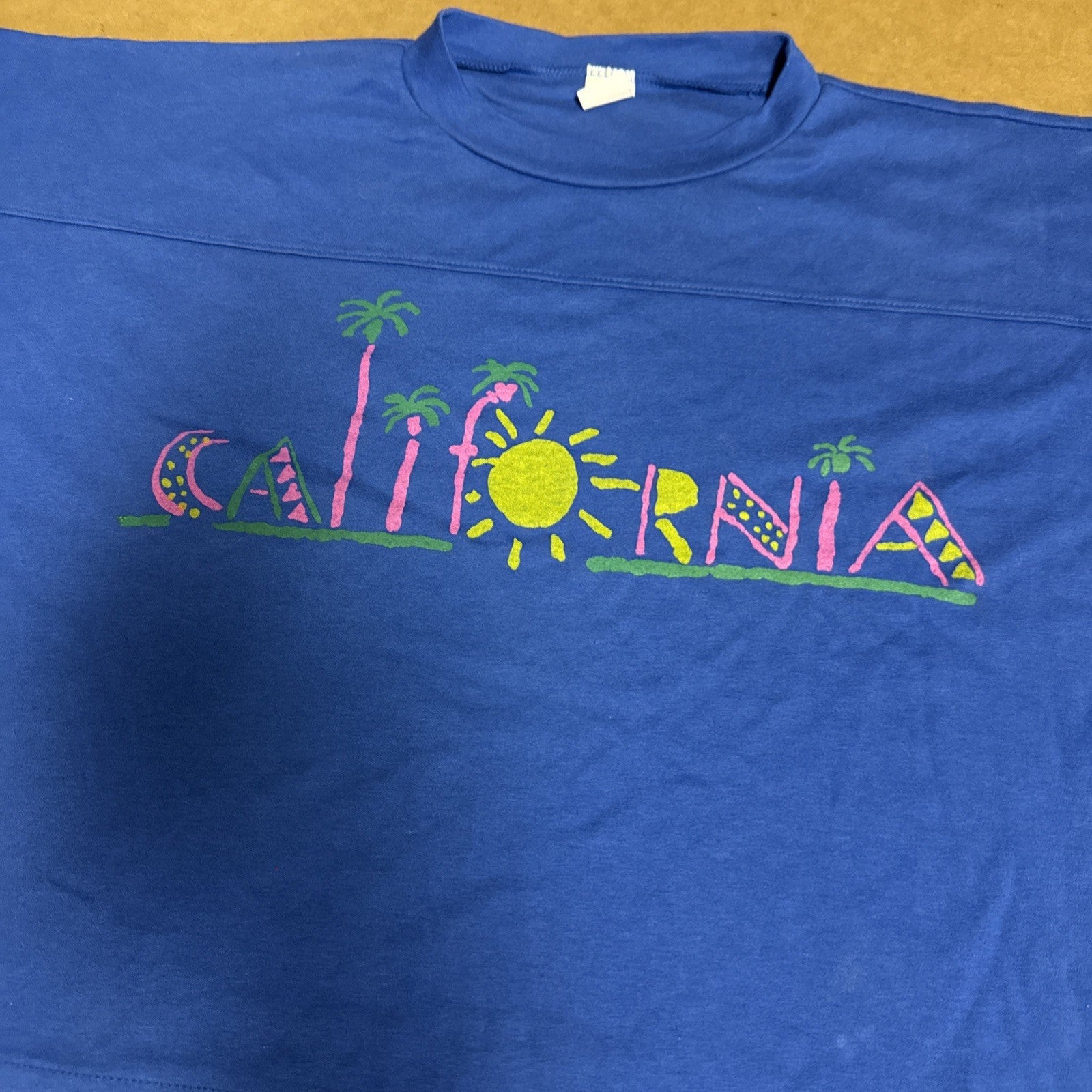 vintage 80s CALIFORNIA TREE SUN HEART WEST COAST TRAVEL TOURIST T-Shirt Cropped1
