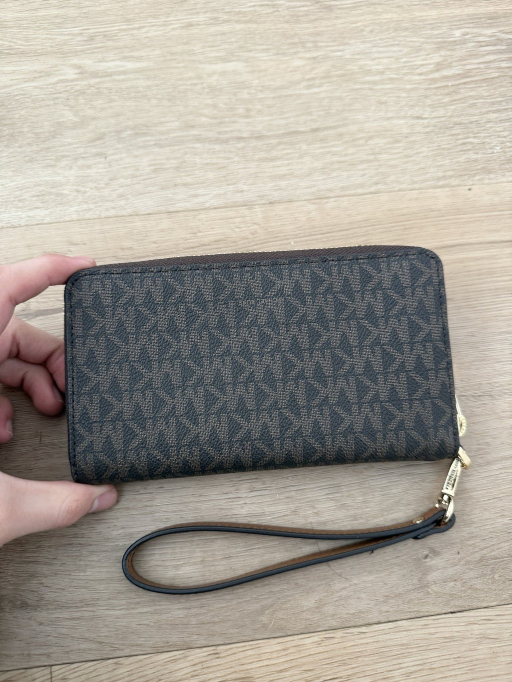 Michael Kors Jet Set Travel Large Wallet Phone Case Logo Black2