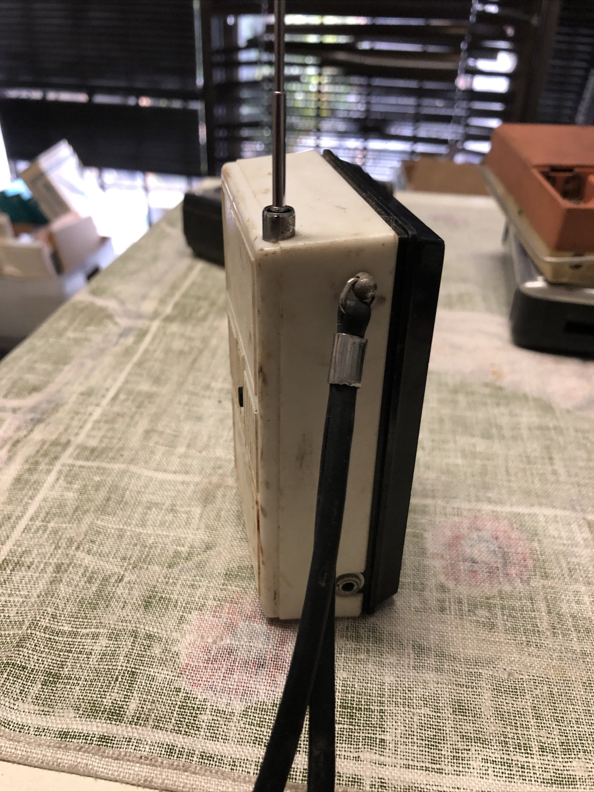 Vintage 1960s Toshiba RP-109F AM/FM Radio3