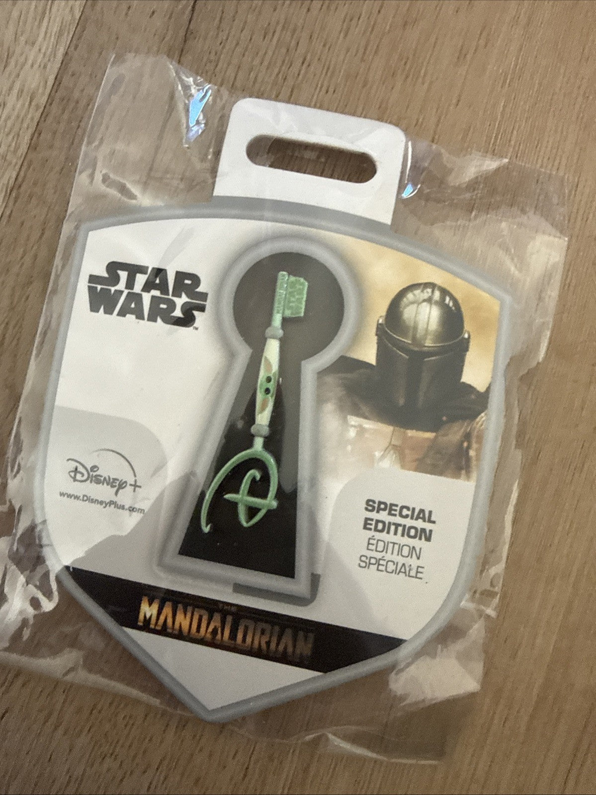 Disney Pins Lot: Moana Princess Glitter Castle & Star Wars Mandalorian Key Pin5
