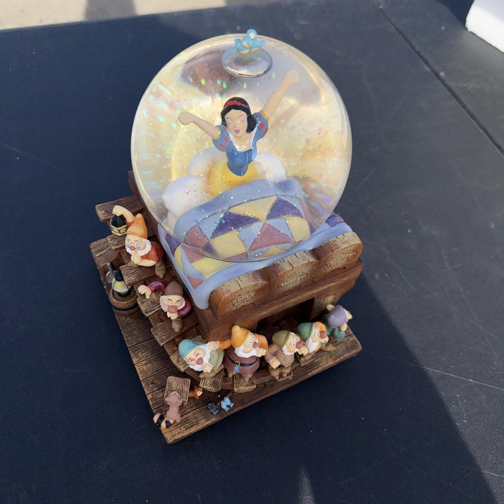Disney Snow White The Seven Dwarfs Waking Up Snow Globe Light Up 14