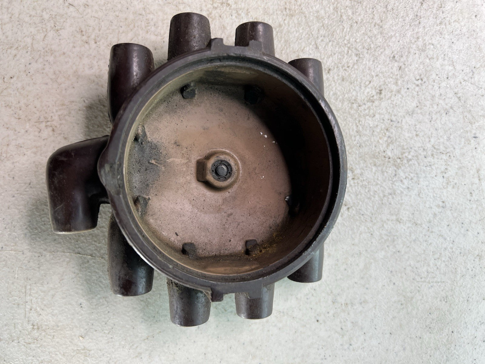 Vintage Bakelite 8-Cylinder Distributor Cap – Classic Ignition Part1