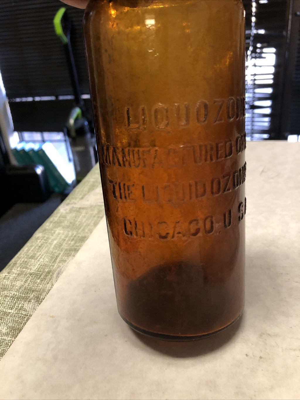 ANTIQUE LIQUOZONE THE LIQUID OZONE CO. CHICAGO USA GLASS BOTTLE1